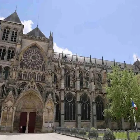 Le Saint Joseph شالو أو شُمْبانيِ