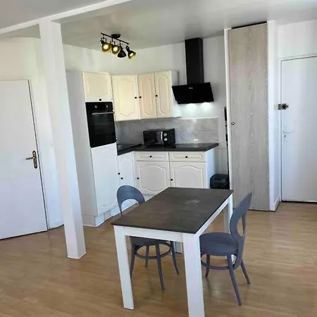 Le Saint Joseph * شالو أو شُمْبانيِ